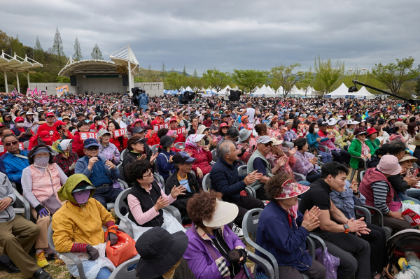 지난 19일 신정호정원에서 개최된 ‘KBS 전국노래자랑 아산시편’ 녹화 현장 모습