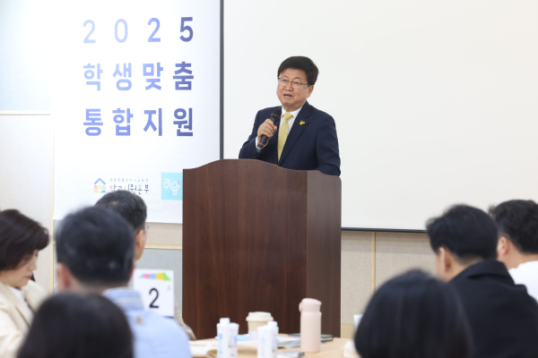 21일에 세종전통문화체험관에서 열린 학생맞춤통합지원 교감 역량강화 연수에 참석한 최교진 교육감이 인사말 모습