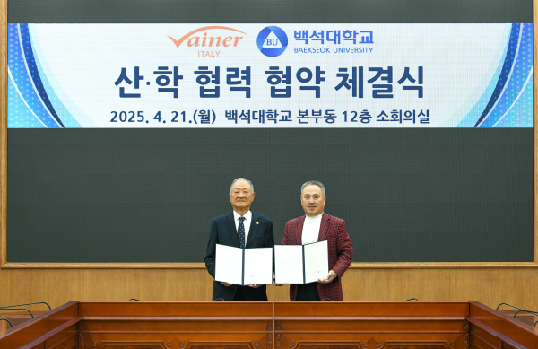 백석대ㆍ(주)바이네르 대표자들이 협약식후 기념촬영을 하고 있다.(왼쪽부터 백석대 장택현 대학혁신위원장,(주)바이네르 김원길 대표)