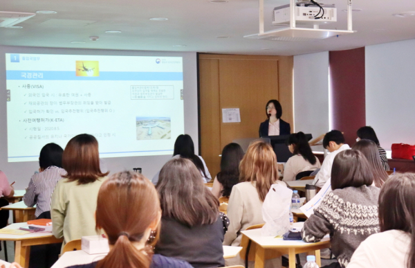 지난 19일, 통·번역 상담사의 전문성 강화를 위해 법률, 체류, 노무 분야 맞춤형 교육을 진행했다.