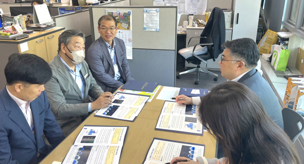 지난 21일 정부청사를 방문한 가세로 군수 등 태안군 관계자들.(해양수산부)