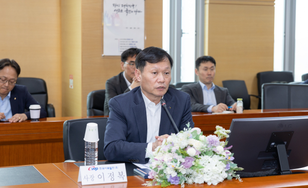 지난 22일 지구의 날을 맞아 충남 태안 본사에서 주요 협력기업과 ‘에너지 저소비·고효율 구조 대전환 선언식’을 개최했다. 사진은 이정복 서부발전 사장이 인사말을 전하는 모습