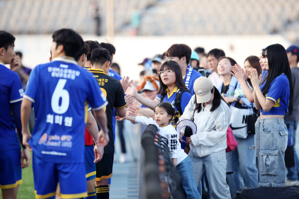 특별한 응원 이벤트, “하이퍼 웨이브(Hyper WaVe)"