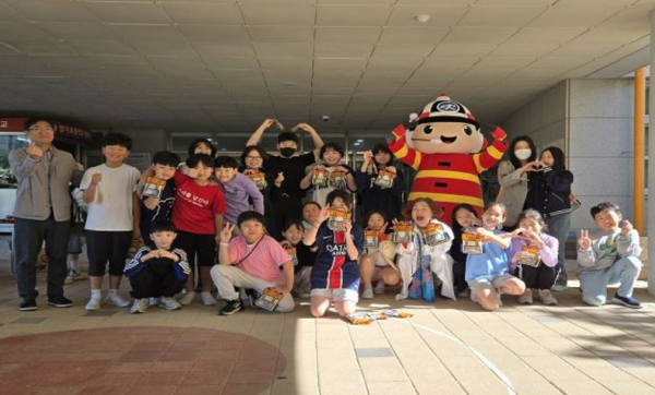 2일, 양지초에서 학생이 이끈 ‘어린이날’ 축제 기념 사진