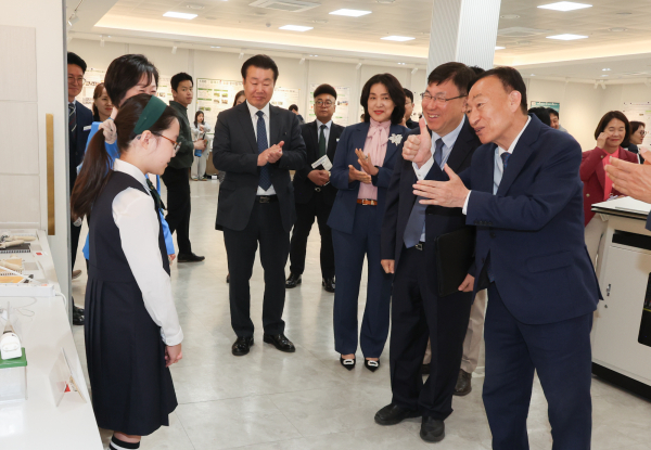 학생발명품경진대회·과학전람회 시상식 및 개관식 개최 모습