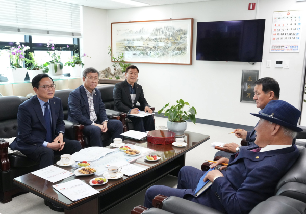 김석필 천안시장 권한대행  노인회 방문 간담회 모습