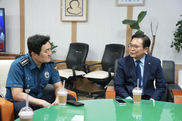 김석필 천안시장 권한대행 동남경찰서 방문 모습