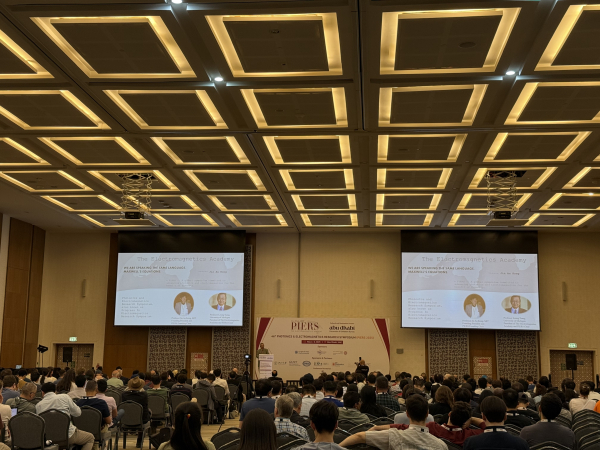 아랍에미리트 아부다비에서 열린 ‘2025 국제 광자공학 및 전자기학 심포지움’ 개최 모습