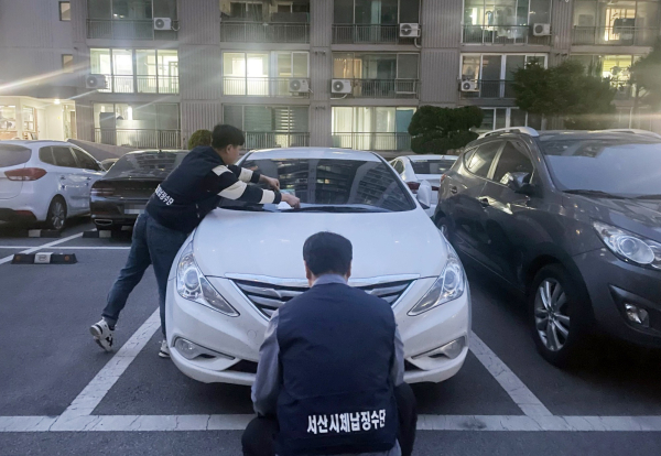 지난 7일 체납 차량 밀집 지역에서 진행된 야간 번호판 영치 활동