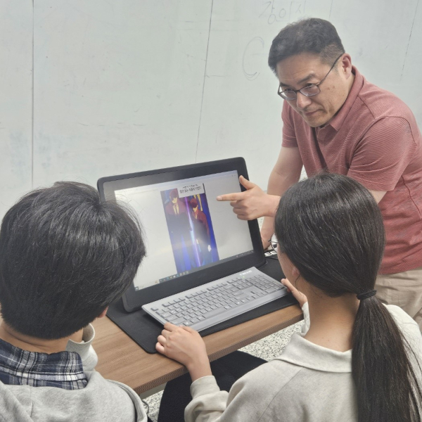 상명대 디지털만화영상전공 김병수 교수의 웹툰지도모습