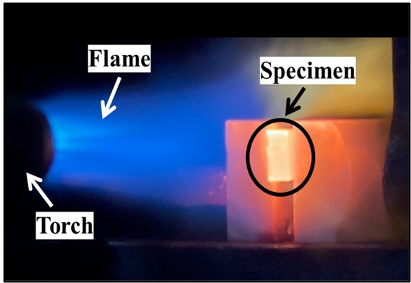 국립한밭대학교 신소재공학과 박준식 교수 연구팀 고온화염 노출 실험 모습