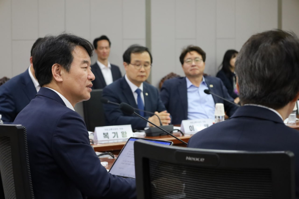 더불어민주당-한국주택협회 정책제안식이 국회 의원회관에서 열리고 있다.