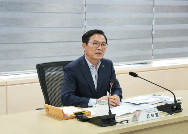 김석필 천안시장 권한대행이 K-컬처박람회 개최를 앞두고 최종보고회를 진행하고 있다.