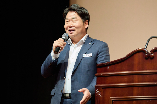 대한노인회 아산시지회, ‘2025년 노인지도자 연수’ 에서 오세현시장 인사말 모습