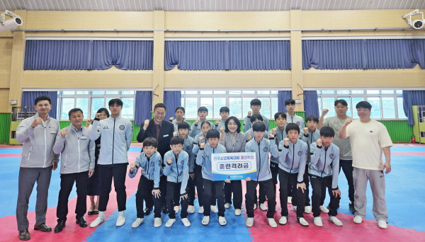 오정중학교 태권도부 훈련 현장 방문 단체사진