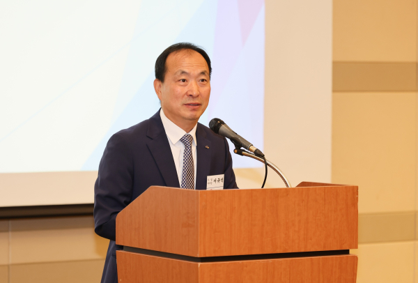 22일, 대전컨벤션센터에서 ‘더블유피 시너지데이(WP Synergy Day)’를 개최했다./ 사진은 서규석 서부발전 사업부사장이 인사말을 전하는 모습