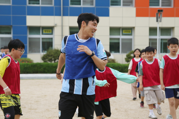 찾아가는 축구교실 ‘2025 스쿨어택’ 진행 모습