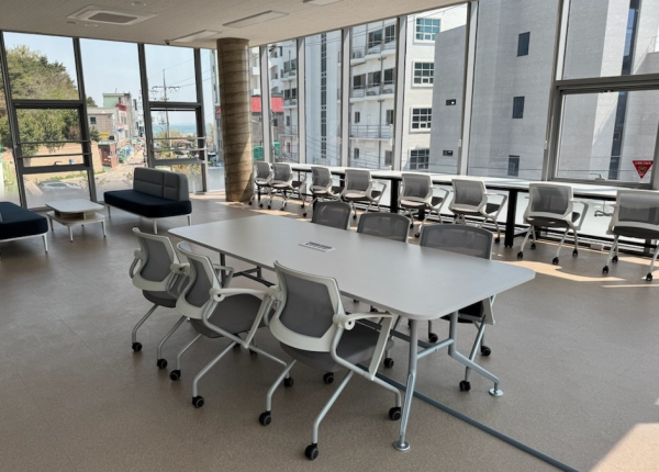 왜목라운지 내부