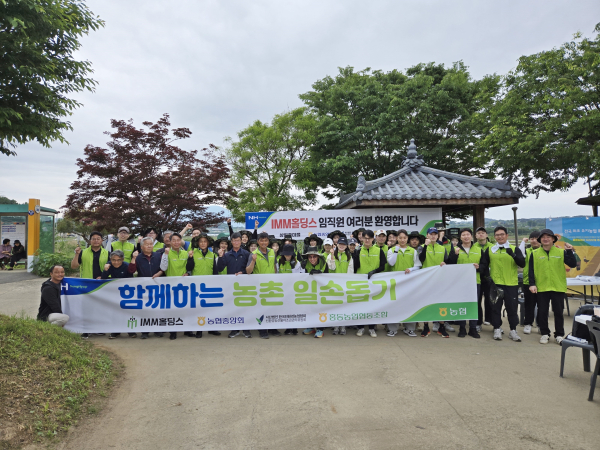 농협홍성군지부(지부장 김종수)는 본격적인 영농철을 맞아 농촌일손돕기와 농업인 영농지원활동 추진 모습