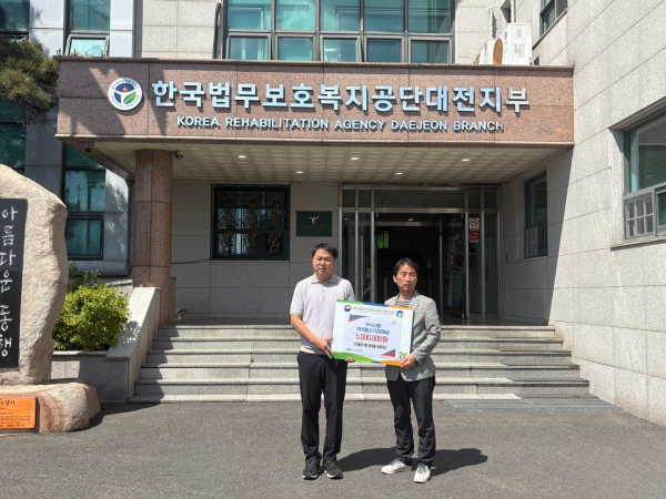 4일, 달미식품으로부터 5백만원 상당의 부식 전달식 기념사진