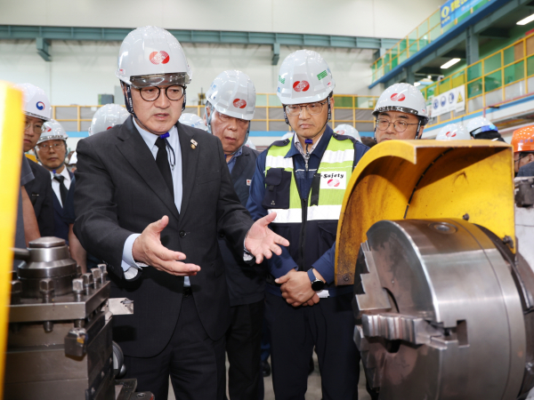 우원식 국회의장 태안화력발전소 방문 모습