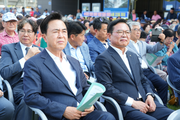 천안 축산자원개발부 이전·국가산단 유치기념탑 준공식 개최 모습