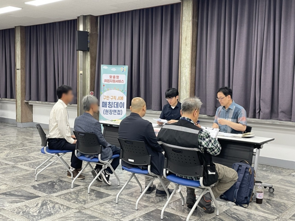 11일, 중구청 대회의실에서 진행된 현장면접 사진