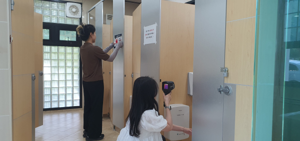 홍성 공중화장실 안전 점검 모습