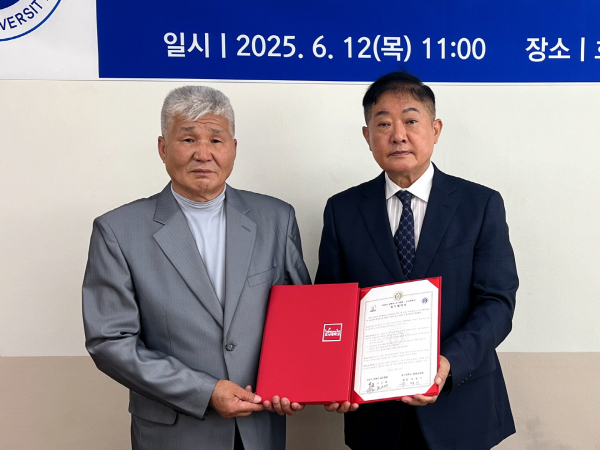 조근재 협회장(왼쪽)과 유영기 원장