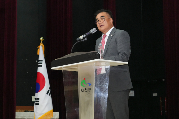 김기웅 서천군수 정책토론회 환영사 모습