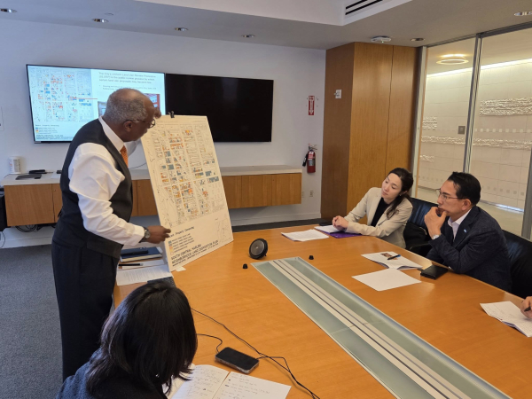 이완섭 서산시장이 미국 현지 시각으로 지난 13일 뉴욕시청 도시계획국 방문 모습