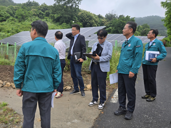 재해 취약 지역으로 민‧관 합동 현장점검에 나선 윤여권 부군수 모습