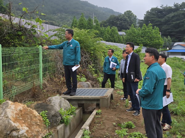 재해 취약 지역으로 민‧관 합동 현장점검에 나선 윤여권 부군수 모습