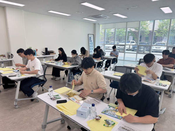 세종시점자도서관에서 자원봉사활동 모습