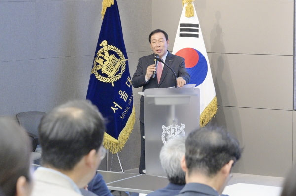 18일, 세종공동캠퍼스에서 열린 한국행정학회 하계공동학술대회에서 환영사 진행 모습