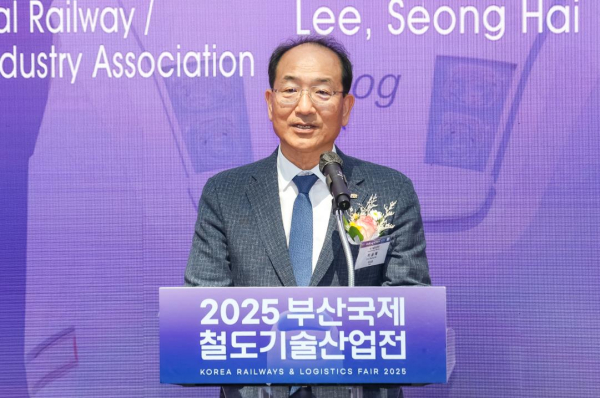 18일, ‘2025 부산국제철도기술산업전’ 개막식에 참석 중인 이성해 국가철도공단 이사장 모습