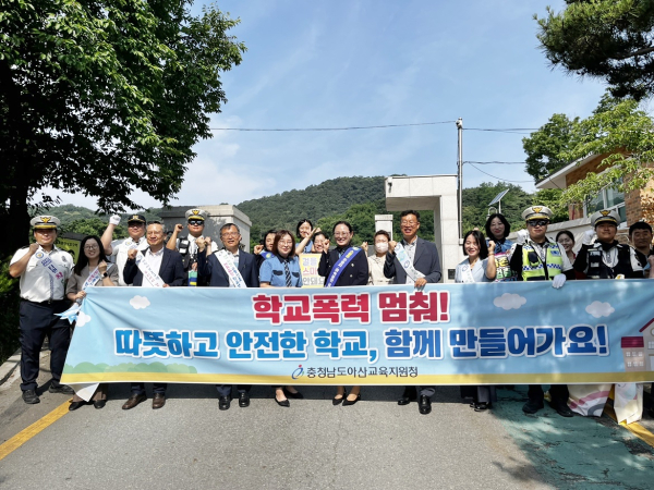 19일, 신창초등학교에서 학생들 대상으로 합동 캠페인 진행 단체사진
