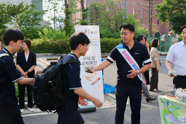 대전 유성중·고등학교에서 아침밥 먹기 캠페인 진행 모습