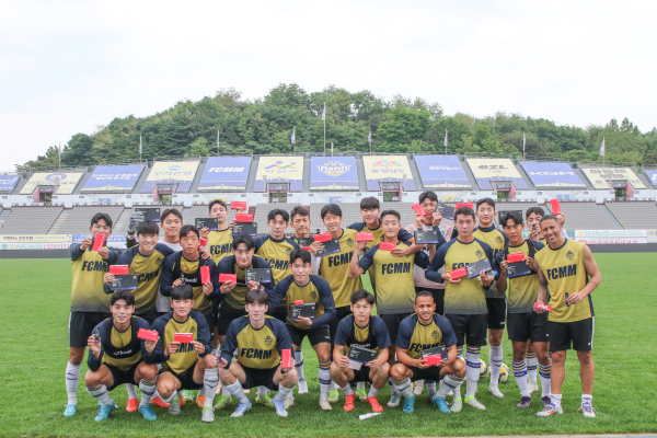 충남아산FC, FNL으로부터 ‘프리미엄 스포츠 뉴트리션’ 지원 단체사진