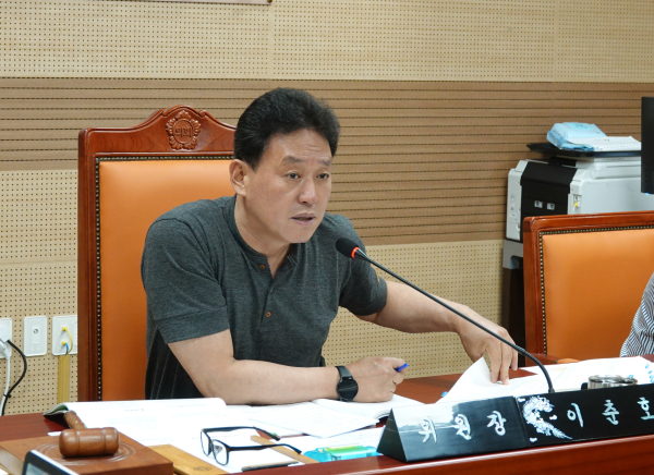 제259회 제1차 정례회 행정사무감사 중인 이춘호의원