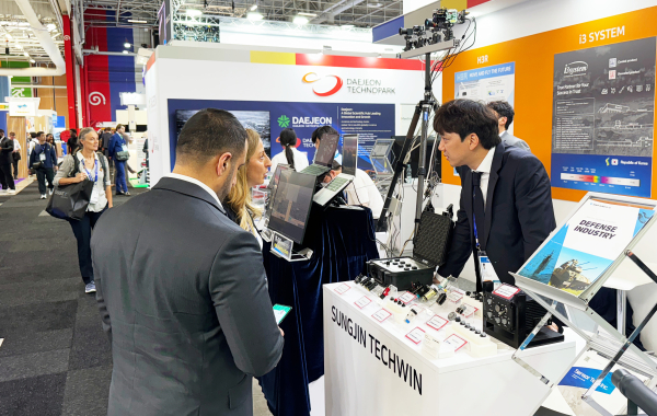 파리 에어쇼 전시회장 내 대전관 전경