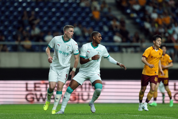 구텍, 에르난데스 선수 경기 모습