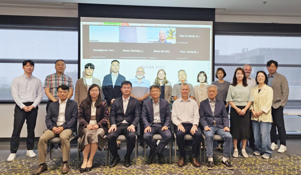 지난 6월 23일부터 27일까지 캐나다 토론토에서 열린 ISO TC224 WG15 국제회의에서 한국수자원공사 관계자(사진 앞줄 왼쪽 첫번째)를 비롯한 주요 참석자들이 기념사진