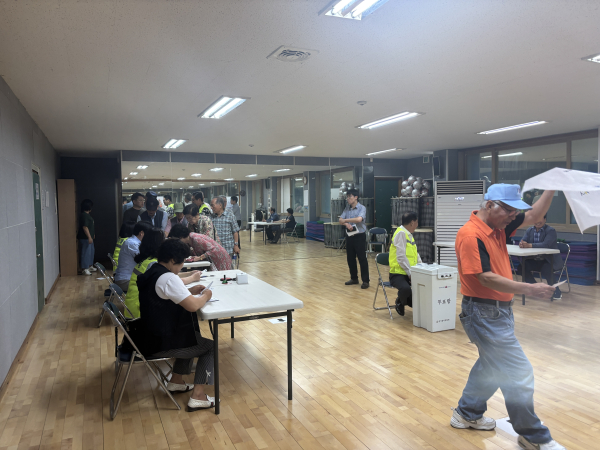 지난 6월 19일 석교동과 용두동에서 진행된 동장 후보자 발표회 및 주민투표 현장 (용두동)