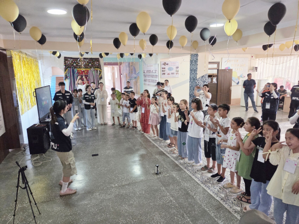 K팝 교육을 진행 중이다.