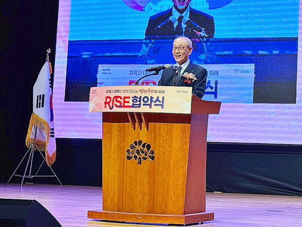 축사하는 강일구 호서대 총장