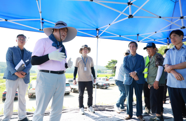 버퉁이 지방관리방조제를 현장방문한 가세로 군수