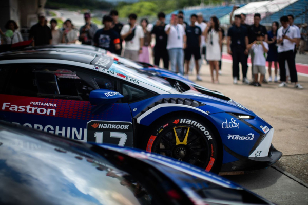 초고성능 레이싱 타이어 벤투스(Ventus)