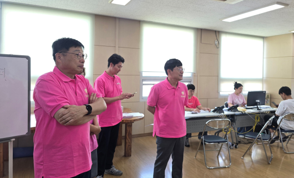 22일, 이승원 세종시 경제부시장이 민생회복 소비쿠폰 지급 개시 맞아 도담동과 조치원읍 행정복지센터 각각 방문 모습