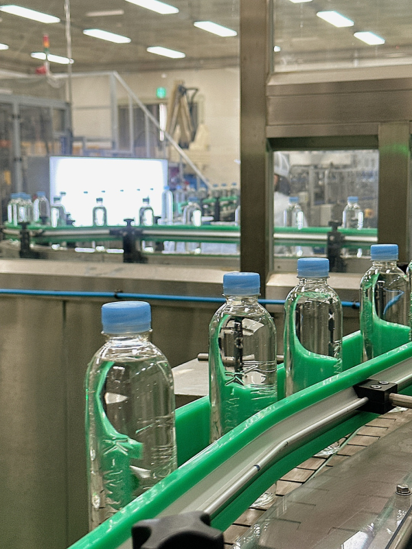 100% 재생원료로 생산중인 병입 수돗물